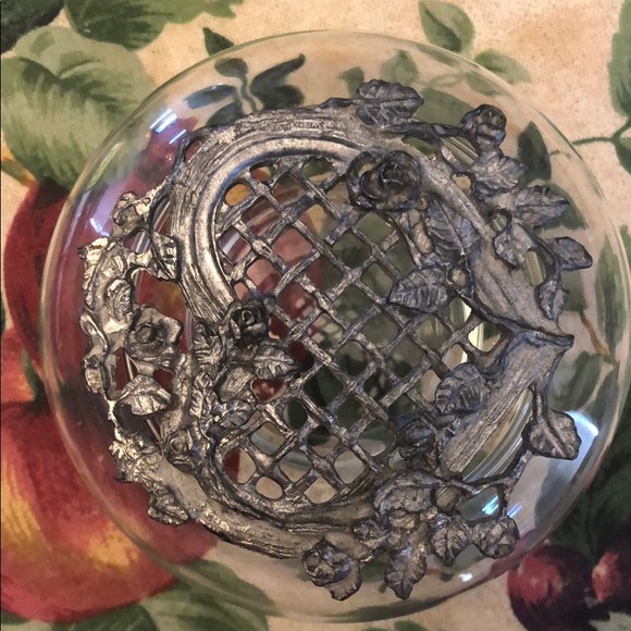 Decorative glass bowl with metallic artful lid - Picture 2 of 3